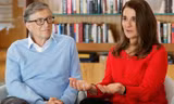 Tỉ phú Bill Gates và vợ Melinda. Ảnh: AP