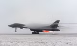 Nga điều tiêm kích Su-27 chặn bộ đôi máy bay ném bom Mỹ trên Biển Baltic
