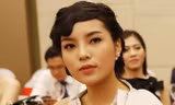 Khi cô giáo xui Kỳ Duyên hút thuốc, ném vương miện