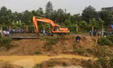 Hiện trường vỡ đường ống nước sạch sông Đà lần thứ 11. Ảnh: Tú Anh.