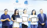 Ba cô gái giành học bổng đến Quốc gia khởi nghiệp Israel từ trái qua: Tâm Anh, Phương Đông và Quỳnh Nga. Ảnh: Xuân Tùng.