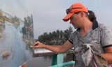 Anh Serge Timonav sẽ bức tranh về dòng sông Đế Võng.