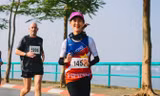 Chạy đến khi… lên xe cứu thương