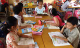 Giờ học theo mô hình VNEN tại một trường tiểu học. Ảnh: Nguyễn Hà.