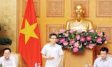 Phó Thủ tướng Vũ Ðức Ðam phát biểu tại cuộc họp. ẢNH: Ðình Nam.
