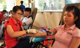 Sinh viên hiến máu tình nguyện tại ĐH Cần Thơ. Ảnh: Hòa Hội.