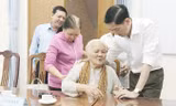 Phó Chủ tịch UBND TPHCM Trần Vĩnh Tuyến tiếp người dân khiếu nại trong dự án khu công nghệ cao (quận 9).
