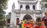 Văn Miếu Quốc Tử Giám cần được thay máu cả phần vỏ kiến trúc lẫn hoạt động đi kèm Ảnh: Toan Toan.
