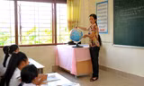 Cô Nguyễn Thị Hợi có nhiều đóng góp trong công tác giảng dạy, rèn đội tuyển học sinh giỏi của trường PTCS Bản Sen. Ảnh: Xuân Tùng.