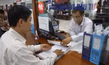 Người dân đến làm thủ tục thành lập doanh nghiệp tư nhân tại Hà Nội. Ảnh: Hồng Vĩnh.