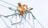 Theo các chuyên gia, EVN sẽ phải tiếp tục tăng năng suất, giảm tổn thất điện năng trước khi đề xuất tăng giá điện. Ảnh: Như Ý.