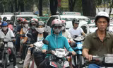 Thu phí xe máy là đánh vào túi tiền dân nghèo.