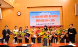 Dạ Hương chung sức cùng nữ sinh ĐH Y Hà Nội năm học 2014-2015