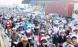Thu phí cầu đường dưới hình thức mua vé qua trạm gây ùn tắc giao thông.