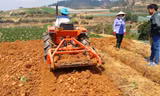 Máy đào khoai tây đa năng của anh Thành.