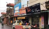 Lực lượng chức năng phun thuốc diệt muỗi, phòng chống sốt xuất huyết tại xã An Khánh, huyện Hoài Đức (Hà Nội) chiều 4/9. Ảnh: Tuấn Nguyễn.