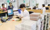 "Không DN nào có thể phát triển mạnh mẽ nếu phải gánh lãi suất ngân hàng lên tới 10-14%" - Chuyên gia kinh tế Bùi Kiến Thành. Ảnh: Hồng Vĩnh.