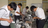 Học sinh học nghề nên được đào tạo bài bản trong các cơ sở đào tạo học nghề chuyên nghiệp.