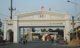 Một cổng chào Trung tâm VHTT huyện Đan Phượng (Hà Nội) được đầu tư bằng tiền công nhiều tỷ đồng. Ảnh: Hà Anh.