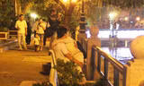 Phản cảm teen Sài thành yêu 'bạo' nơi công cộng