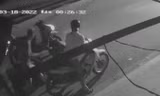 Rượt chém nhau bị thương, rớt nạn nhân xuống đường khi đi cấp cứu