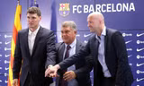Vì sao Barcelona vẫn nổ bom tấn dù nợ đầm đìa? 