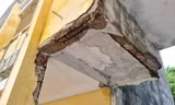 Trường xuống cấp nghiêm trọng, hàng trăm học sinh Hải Dương 'rồng rắn' đi học nhờ