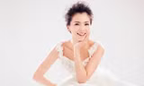 Lưu Đào rạng rỡ làm ‘cô dâu tháng 4’
