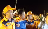 2 thuyền viên tàu chìm được đưa vào bờ
