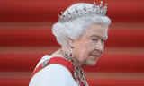 Harry - Meghan đã làm Nữ hoàng Elizabeth giận dữ