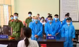 Hành hung trưởng công an xã, nhóm con bạc lĩnh án