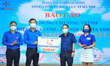 Thành đoàn - Hội LHTN thành phố Hà Nội đã đón nhận biển trao tượng trưng tặng 14.000 suất ăn cho giai đoạn 4 của Chương trình (Tổng trị giá 350 triệu đồng) từ đại diện lãnh đạo Điện lực Hà Nội.