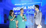 Sáng truyền hóa chất, chiều chở cơm tặng người nghèo