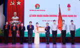 Hội đồng Đội TP Hà Nội đón nhận Huân chương lao động hạng Ba. Ảnh: Vương Đức
