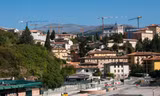 Thị trấn L’Aquila, Italy nhìn từ hướng đông nam. L'Aquila cách khoảng 50 km so với thị trấn Amatrice - tâm chấn của trận động đất 6,2 độ Richter khiến hàng trăm người chết và bị thương xảy ra vào ngày 24/8 vừa qua. Vào ngày 6/4/2009 nơi đây đã hứng chịu m