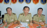 Ông Đỗ Văn Phước (người ngồi giữa), Phó Giám đốc Sở Công Thương - Chi Cục trưởng Chi cục QLTT tỉnh Tiền Giang phát biểu tại buổi họp báo sáng 23/8
