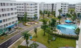 Khu nhà ở xã hội Đặng Xá (Gia Lâm, Hà Nội) cung cấp dịch vụ bể bơi giá rẻ để cạnh tranh với nhà thương mại. Ảnh: Ngọc Mai