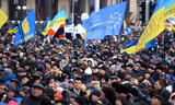 Người biểu tình Ukraine trên đường phố Kiev.