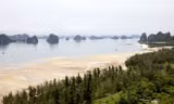 Bãi biển Vân Đồn.