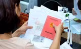 Đề xuất bỏ sổ hộ khẩu thay bằng mã số định danh cá nhân đang nhận được nhiều ý kiến. Ảnh minh họa