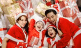 Khánh Thi tung ảnh gia đình hạnh phúc đón Noel và tiết lộ thú vị về 2 con