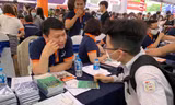 Thí sinh có 1 tuần để lựa chọn lại cơ hội vào đại học (ảnh chụp tại một ngày hội tư vấn tuyển sinh hồi tháng 3). Ảnh: Diệp An 