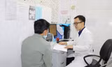 Bệnh nhân đến khám bệnh lý về da tại Bệnh viện Da Liễu TPHCM ảnh: Lan Anh 