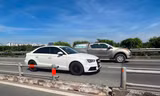Đoạn dải phân cách đường dẫn cao tốc TP HCM - Long Thành - Dầu Giây bị mất trộm (ảnh lớn); Nhiều vị trí chỉ còn trơ trọi ốc sắt do trụ, ống thép trên đường dẫn vào cao tốc TPHCM - Long Thành - Dầu Giây bị mất trộm (ảnh nhỏ)Ảnh: Trần Long