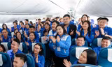 Chuyến bay Thanh niên mang số hiệu VN012 chở 80 đại biểu phía Nam về Hà Nội dự Đại hội Đoàn toàn quốc lần thứ XII Ảnh: Mạnh Thắng 