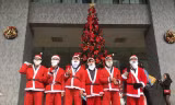 Kiếm tiền dịp Giáng sinh: Nửa triệu đồng/tối đóng giả làm ông già Noel