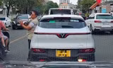 TPHCM 24/7: Lưu ý mới về cấp đổi giấy phép lái xe; Thản nhiên dừng ô tô giữa phố, đứng hút thuốc