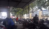 Điểm trông giữ xe bên trong Bệnh viện Đa khoa tỉnh Bắc Giang thu giá vé cao hơn quy định