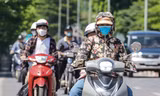 Người Hà Nội quay cuồng với nắng nóng gần 40 độ C 