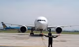 2 máy bay va chạm tại Nội Bài